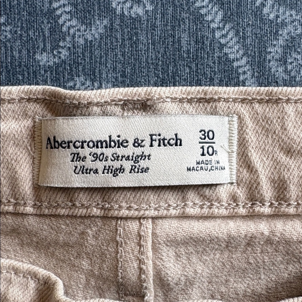Abercrombie & Fitch 90's Straight Ultra High Rise Jeans size 30/10 - Picture 7 of 10